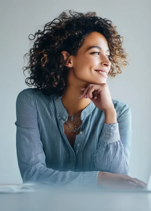 mulher-notebbok branco